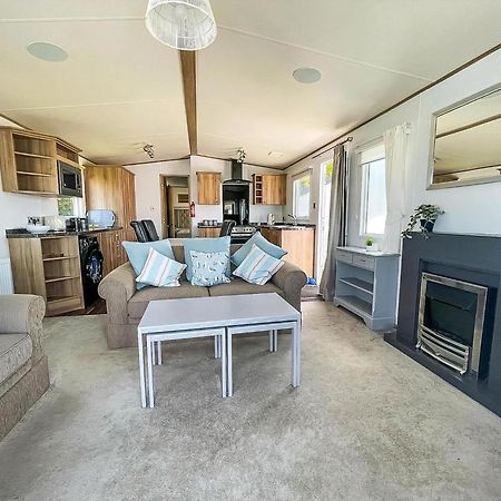 Beautiful Caravan With Decking At Carlton Meres Holiday Park, Suffolk Ref 60022M Saxmundham Bagian luar foto