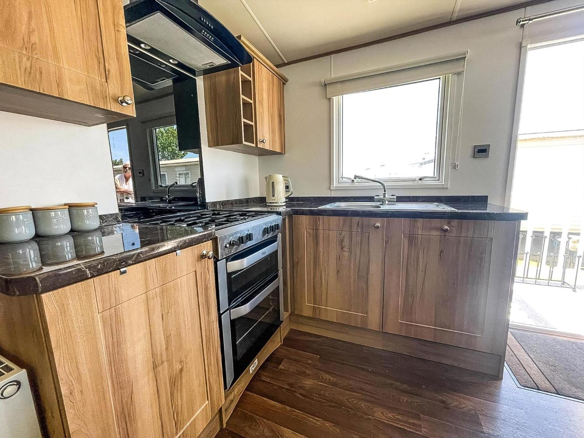 Beautiful Caravan With Decking At Carlton Meres Holiday Park, Suffolk Ref 60022M Saxmundham Bagian luar foto