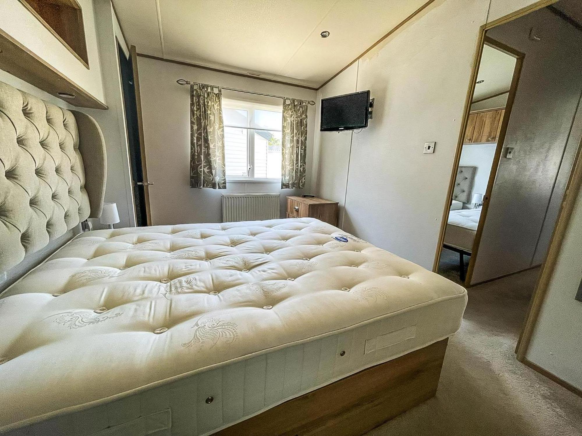 Beautiful Caravan With Decking At Carlton Meres Holiday Park, Suffolk Ref 60022M Saxmundham Bagian luar foto