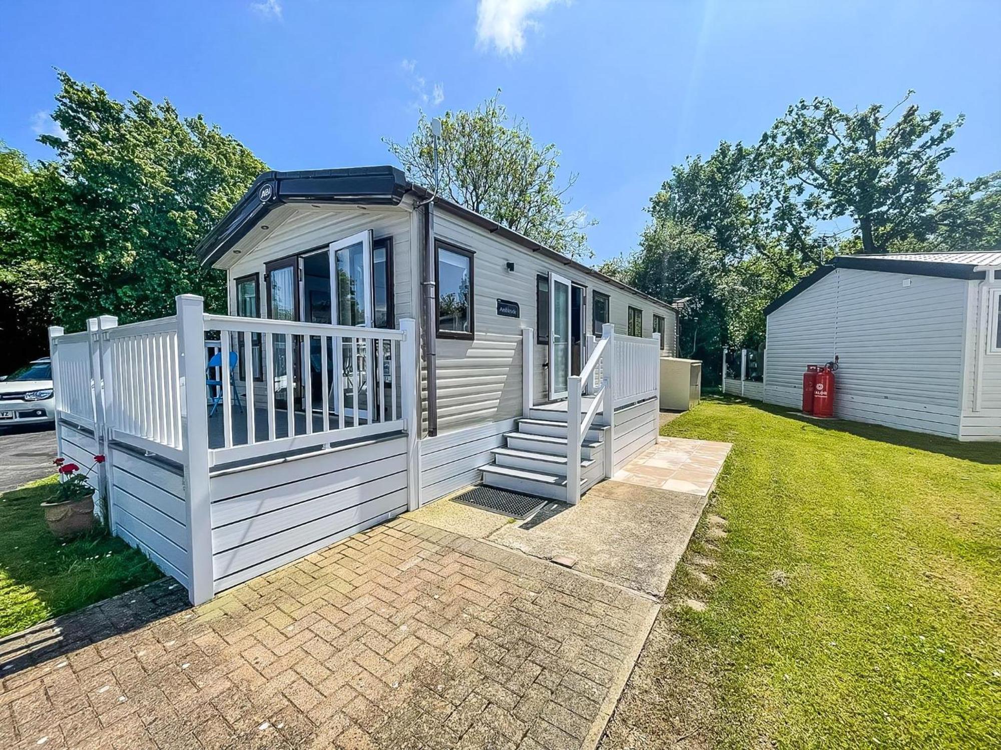 Beautiful Caravan With Decking At Carlton Meres Holiday Park, Suffolk Ref 60022M Saxmundham Bagian luar foto