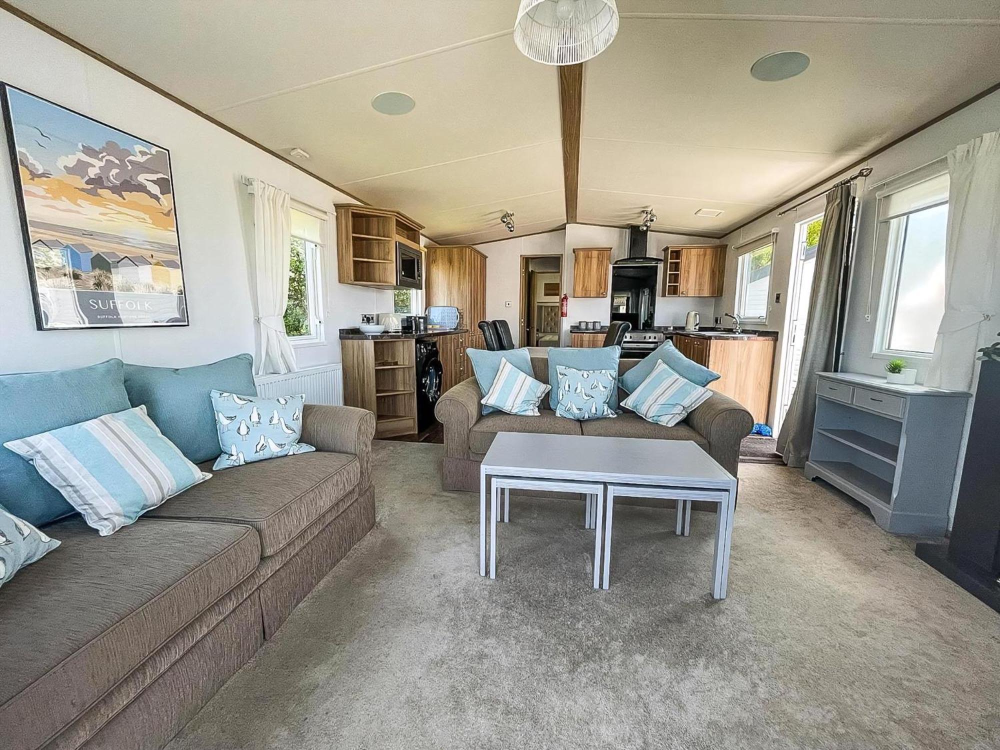 Beautiful Caravan With Decking At Carlton Meres Holiday Park, Suffolk Ref 60022M Saxmundham Bagian luar foto
