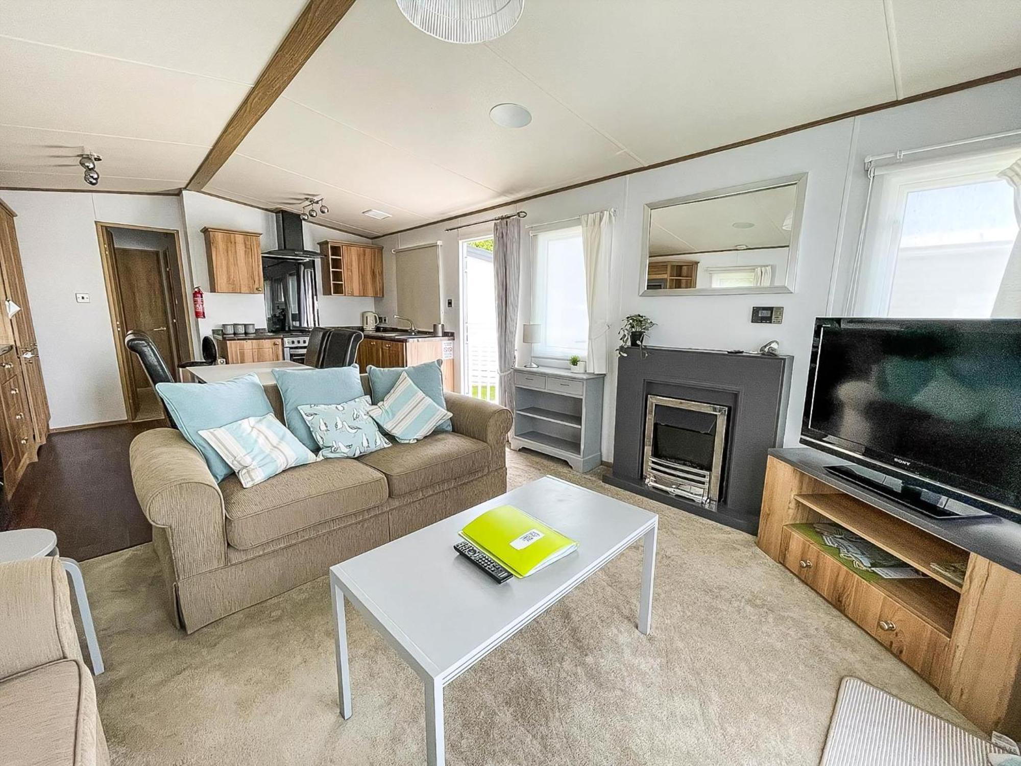 Beautiful Caravan With Decking At Carlton Meres Holiday Park, Suffolk Ref 60022M Saxmundham Bagian luar foto