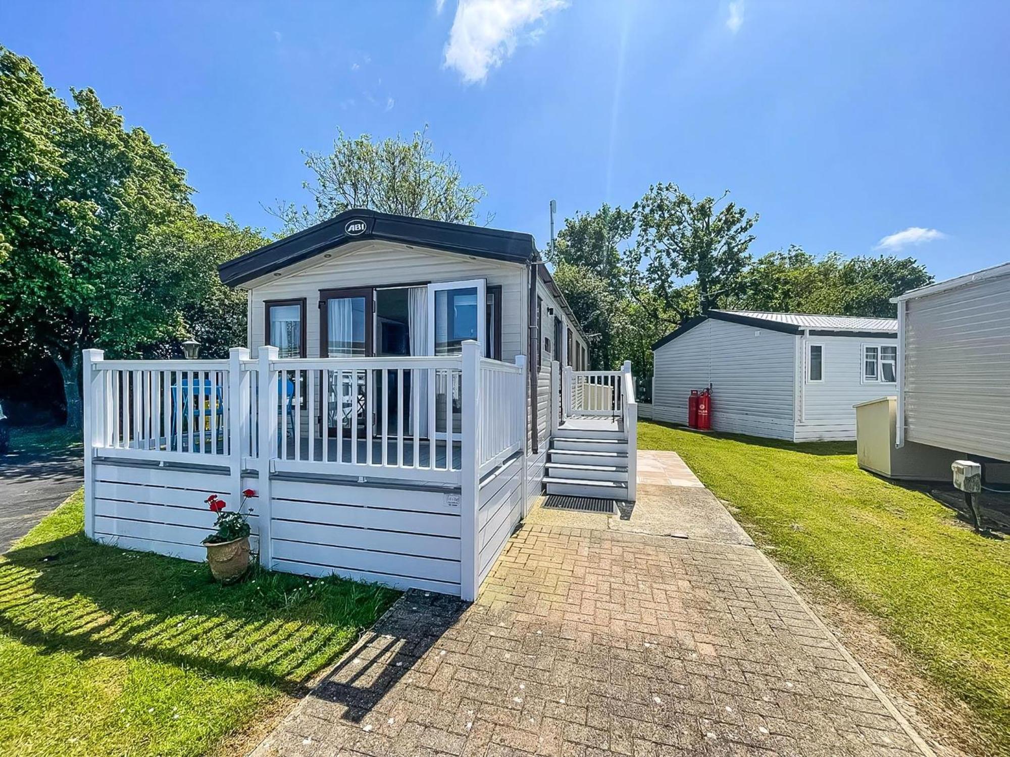 Beautiful Caravan With Decking At Carlton Meres Holiday Park, Suffolk Ref 60022M Saxmundham Bagian luar foto